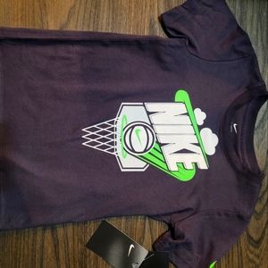 Brand new Nike tshirt Boys size 5/6